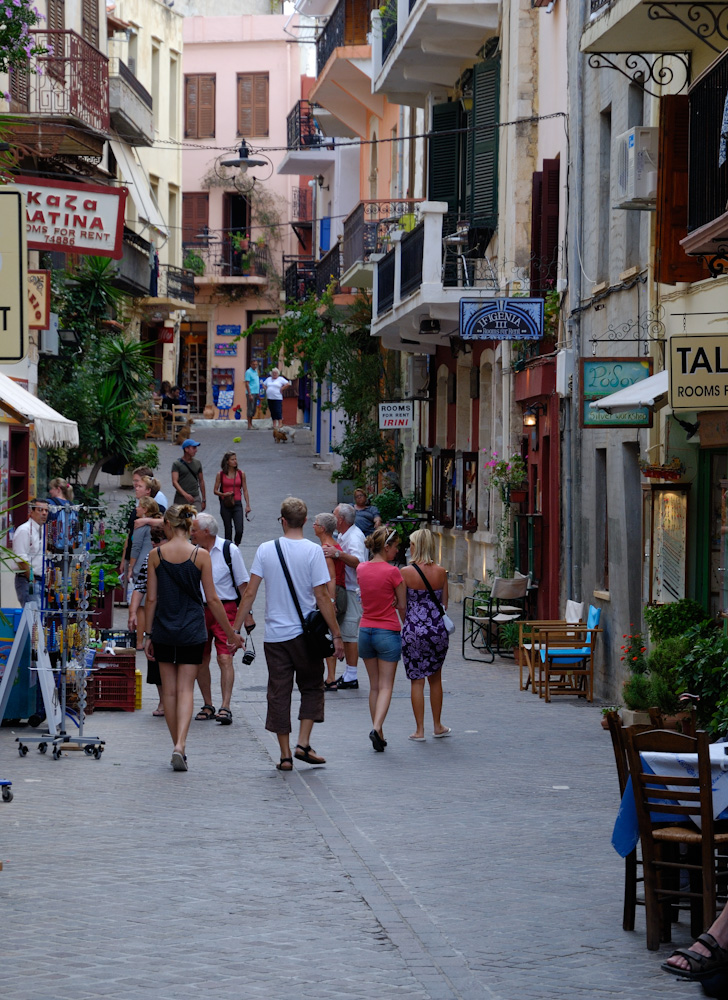 Chania - für uns die schönste Stadt auf Kreta - ist erreicht. Wir haben am Hafen den Wagen geparkt, denn von dort aus ist man in 5 Minuten zu Fuss in der Altstadt.