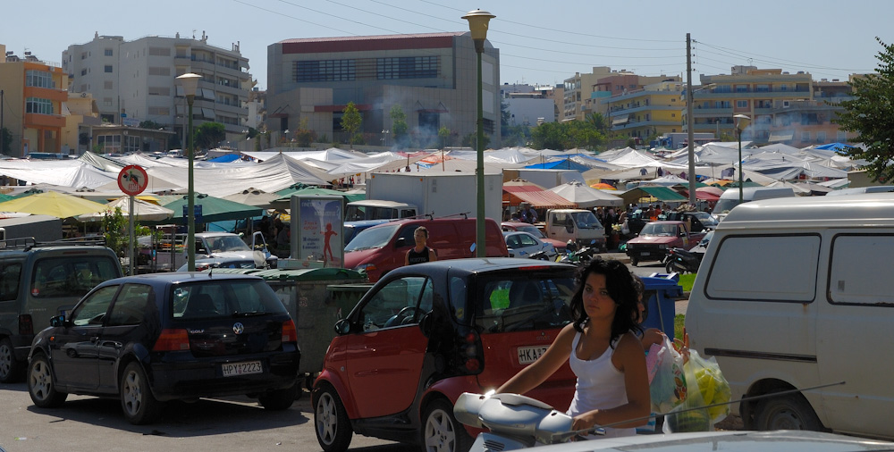 26.9. Heraklion - Heute sind wir extra früh aufgestanden, wir wollen nähmlich auf den grossen Wochenmarkt nach Heraklion. Es stellte sich aber bald heraus, dass die angebotenen Waren eher für die einheimische Kundschaft sortiert ist, ist ja auch kein Wunder, - die Saison ist vorbei und somit auch die typischen Touristenmärkte.