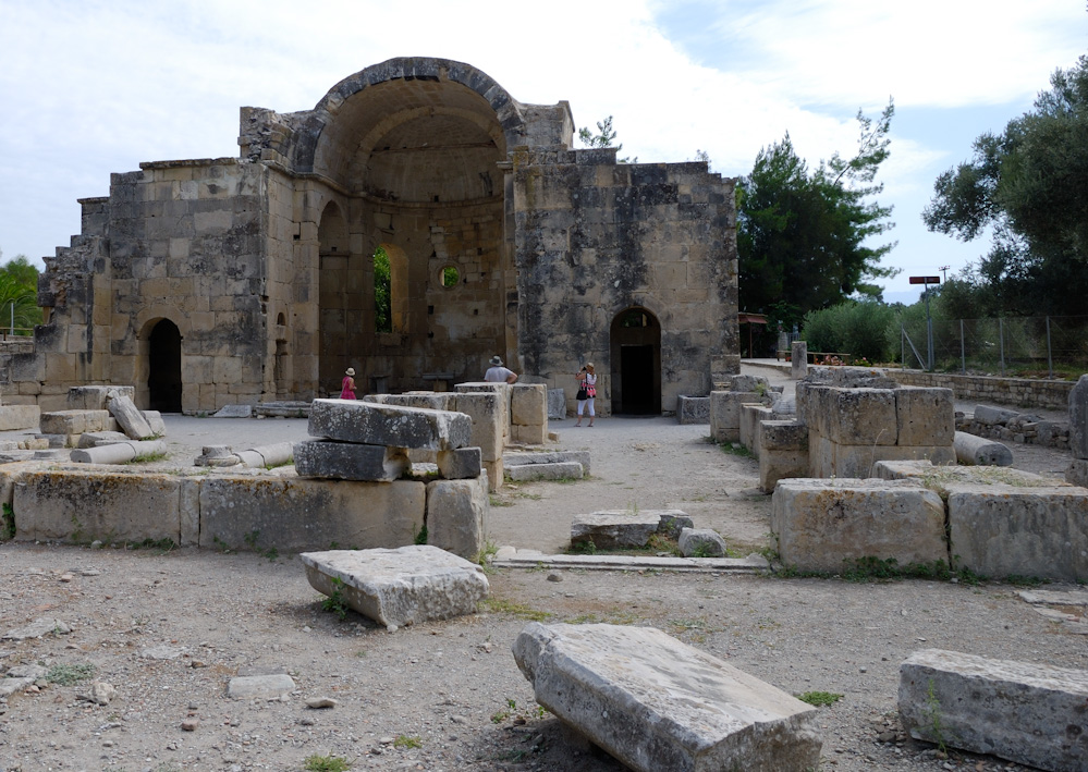 Gortys war eine antike Stadt im zentralen Südkreta, etwa 40 Kilometer südlich von Iraklio bei Agii Deka in der Messara-Ebene. Titus-Basilika: Ruine einer frühchristlichen Basilika aus dem 6. Jahrhundert.