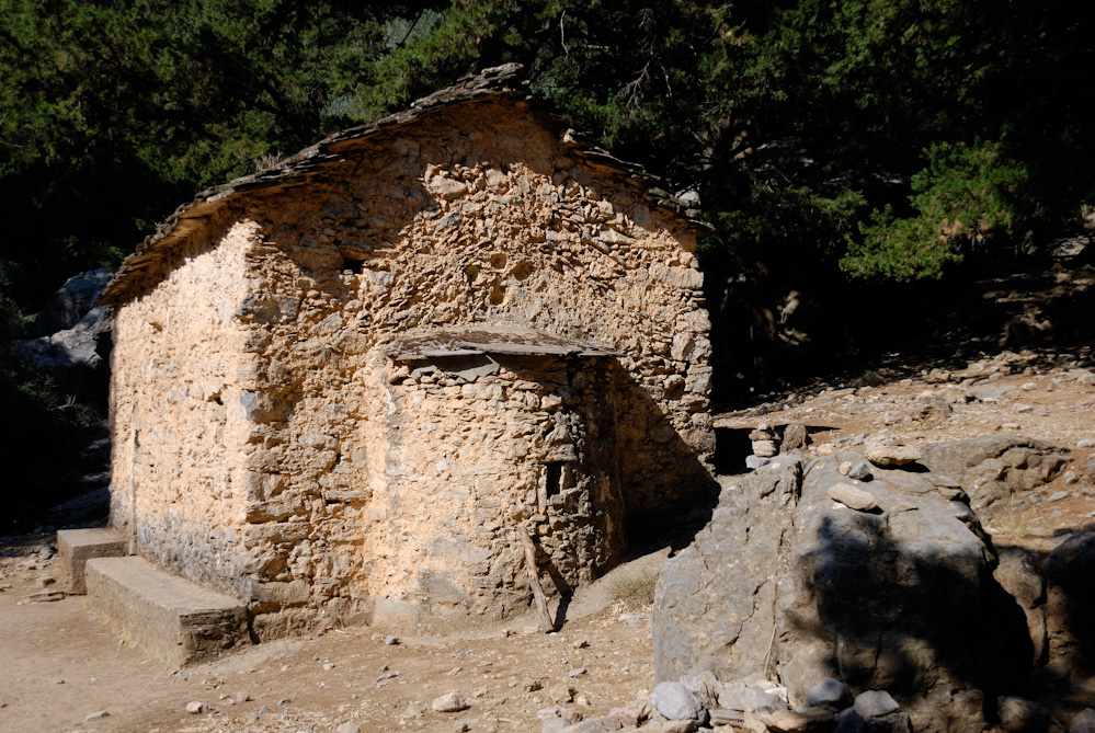 Samaria, die Kapelle Agios Nikolaos und zugleich erster offizieller Rastplatz nach 4km Marsch.