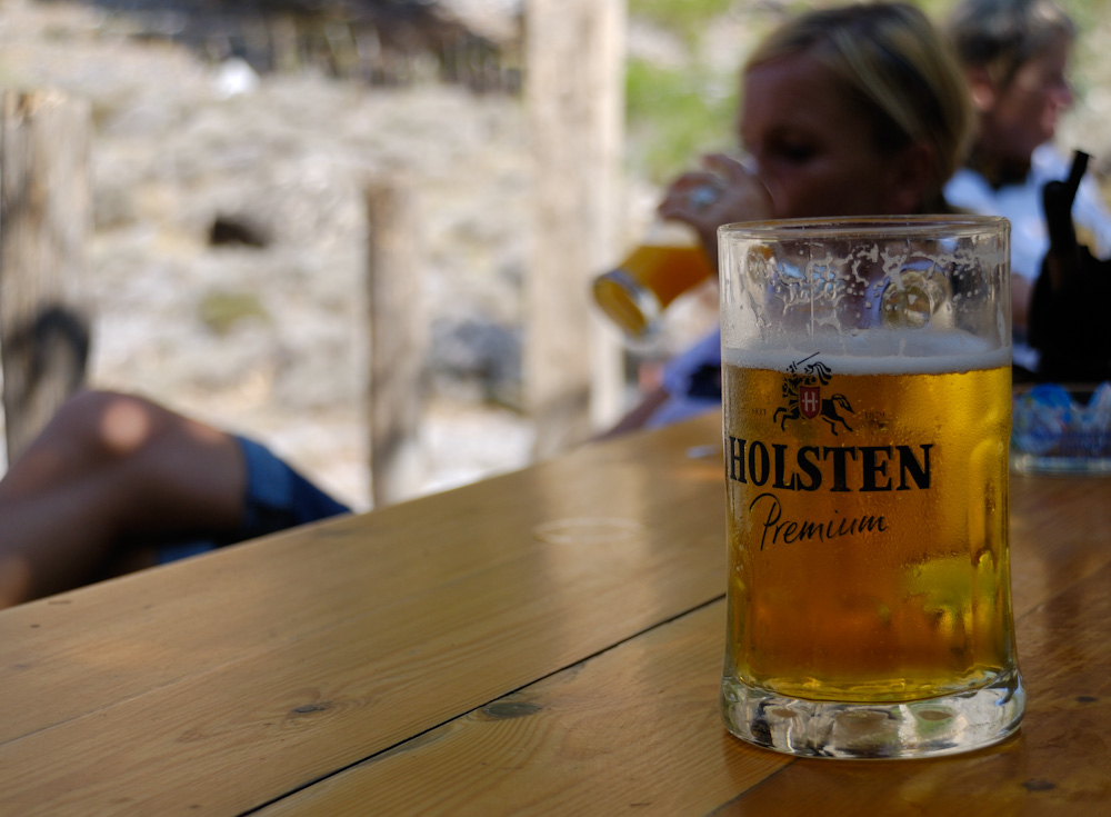 Samaria-Schlucht, nach 13 km beim Wachtposten ist das Ärgste überstanden, der erste Schluck aus dem Glas, wie eine Wiedergeburt! Aber schön war´s.....Man verlässt nun offiziell und registriert die Schlucht.