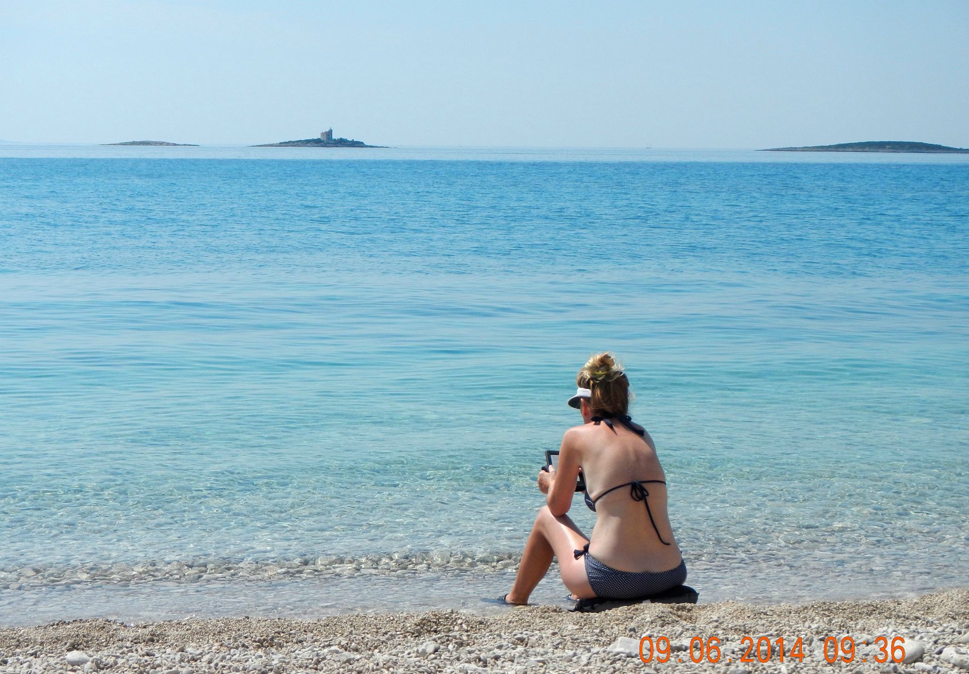 9.6. Die erste Woche hier auf dem CP Nevio soll ja ein reiner Relax-Urlaub sein, und so verbringen wir auch diesen Tag bei inzwischen 35°C am Strand...