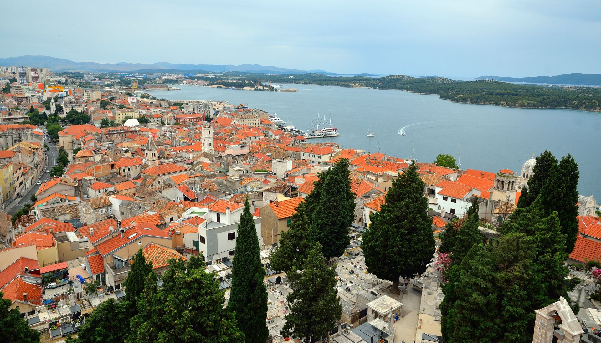 ...Andere wieder um so schöner, Altstadt von Sibenik...