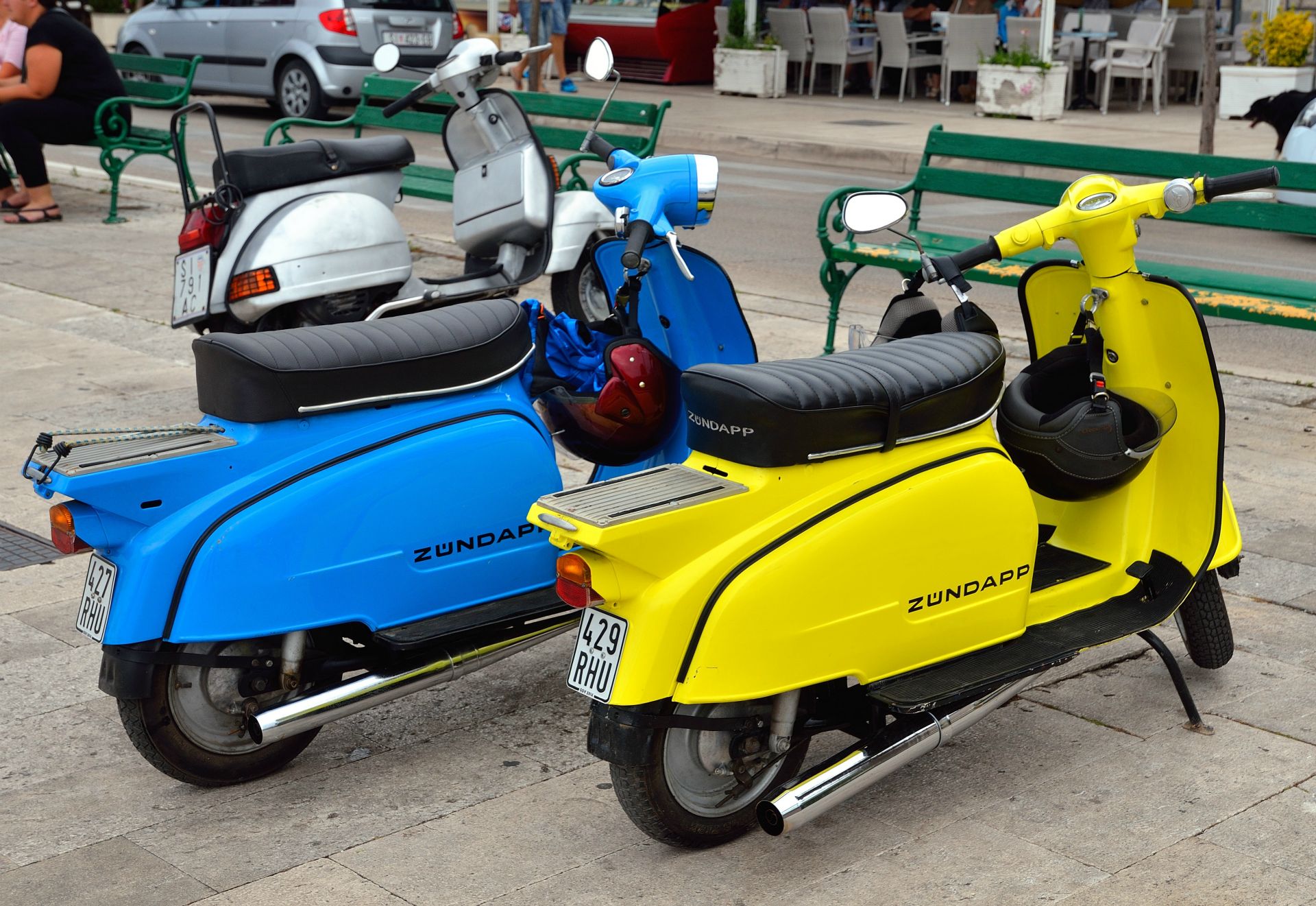 Nicht ganz so hubraumstark wie die Harleys sind diese süddeutschen Roller, als Jugendlicher hatte ich auch einmal eine Zündapp, lange ist´s her, jaja....