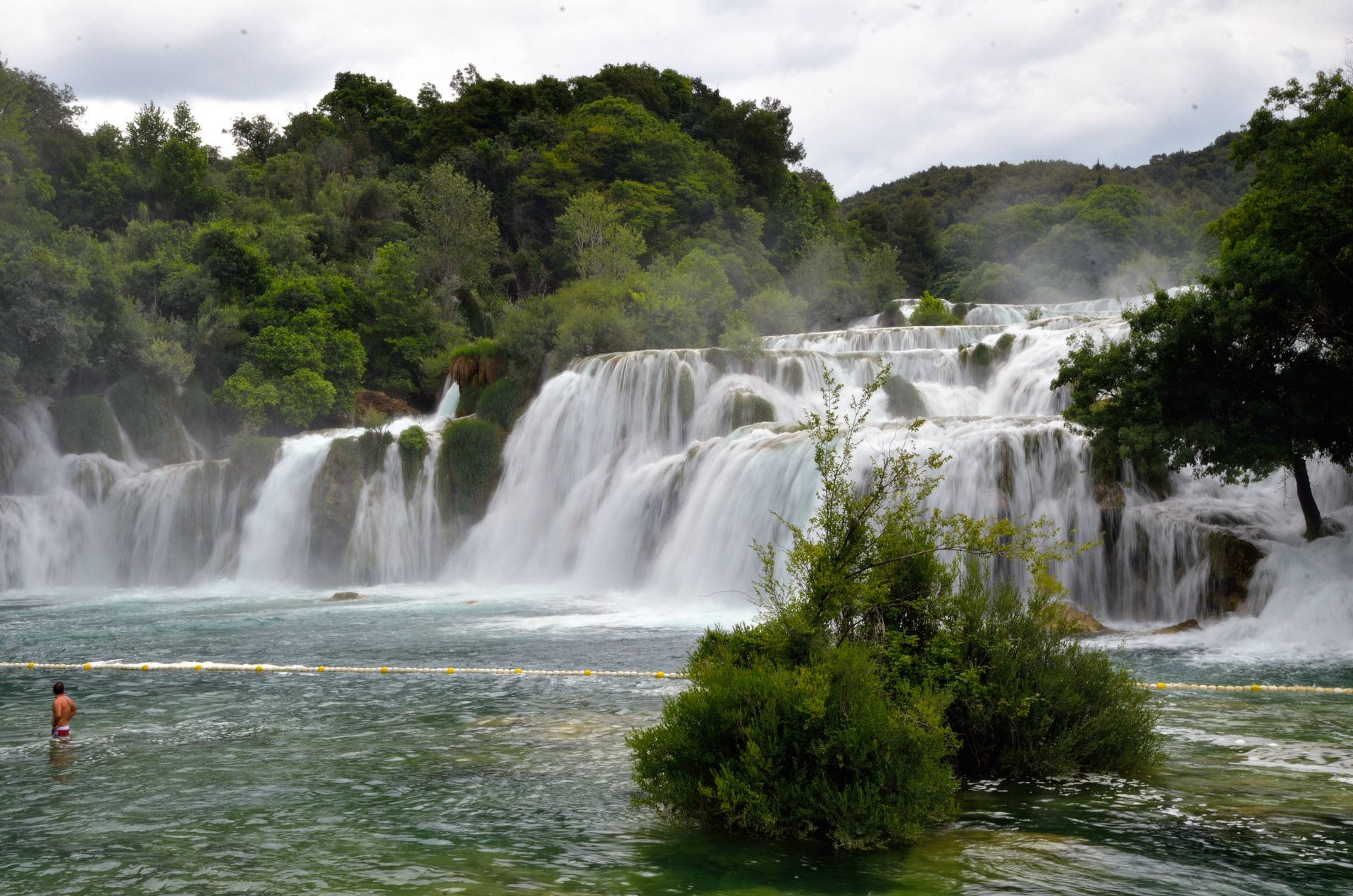 Nationalpark Krka, Skradinski Buk, Der wohl schönste Travertin-Wasserfall Europas liegt zwischen der kleinen Stadt Skradin und dem Ort Lozovac...