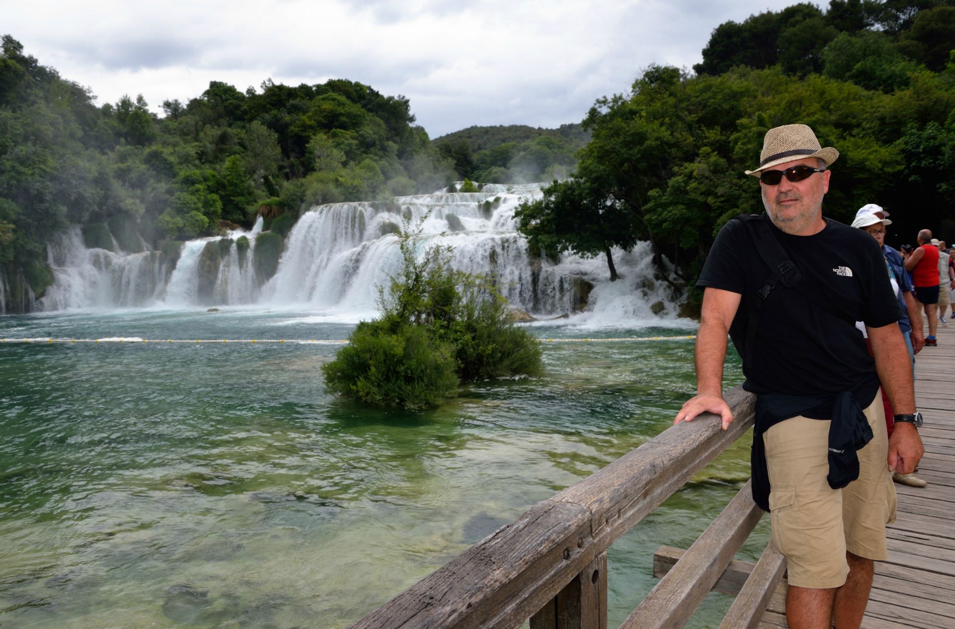 Nationalpark Krka, Skradinski Buk, Die 800 m lange 17-Stufige Felsformation, über die das Wasser hier fließt ist nicht nur eine Augenweide sondern der Legende nach auch Heimat von Elfen, Kobolden und Wassergeistern...