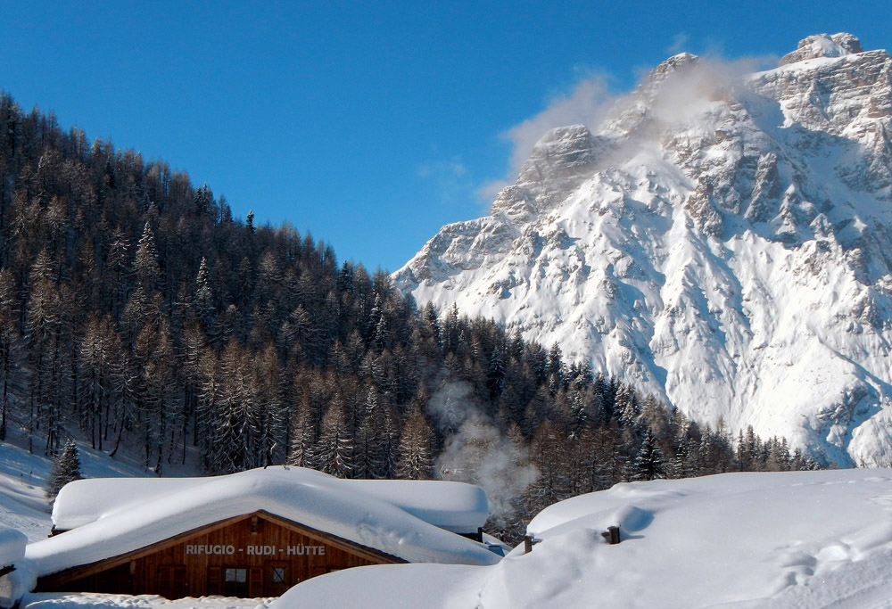 ...Schigebiet Rotwand umgeben von den Dolomiten, hier ein Blick zum Einserkofel (2689 m)...