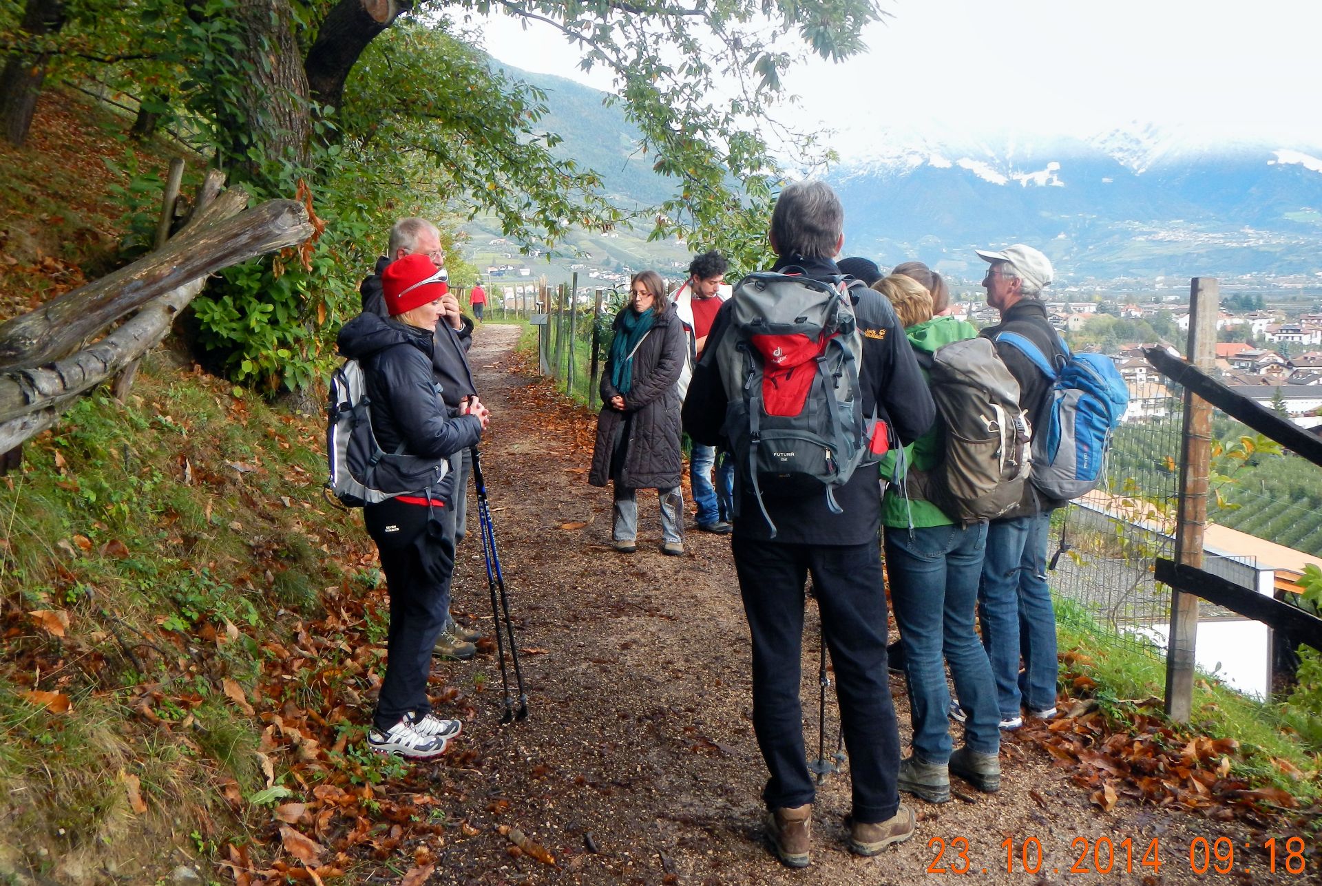 Der Aufstieg zur St. Georgen Kapelle beginnt, immer wieder weiss Christoph etwas zu erzählen über Geschichte, Land und Leute...